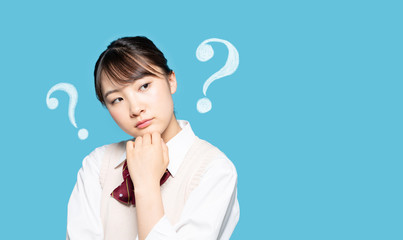 疑問を持つ女子高生