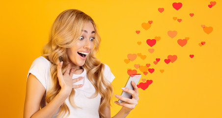 Social network sharing and commenting in online community