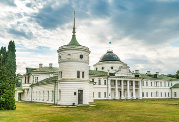 Fototapeta na wymiar Palace in Kachanivka (Kachanovka) national nature reserve, Chernihiv region, Ukraine