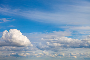 Fototapeta na wymiar Beautiful sky with cumulus clouds