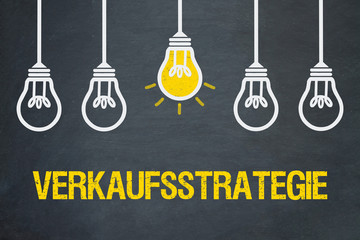 Verkaufsstrategie / Tafel mit Glühbirnen