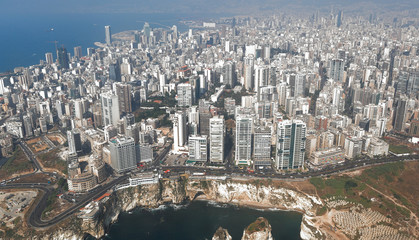 Naklejka premium Widok z lotu ptaka na miasto Bejrut