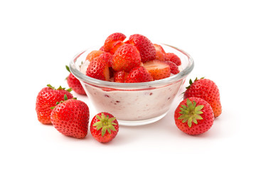 Nachspeise mit frischen Erdbeeren