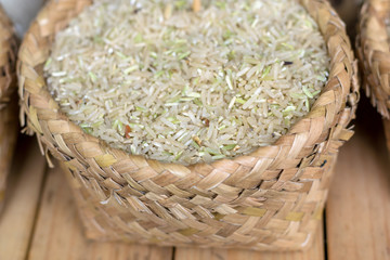 Fototapeta na wymiar selective focus,Organic rice in basketry on the wooden table.