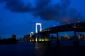 Obraz premium 東京のレインボーブリッジの夜景