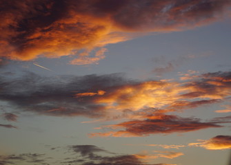 Ein toller Sonnenuntergang der sich in den Wolken widerspiegelt