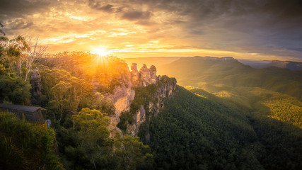 Drei Schwestern Blue Mountains Australien bei Sonnenaufgang