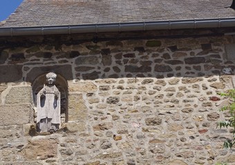 Vieille sculpture en bois de Saint Yves
