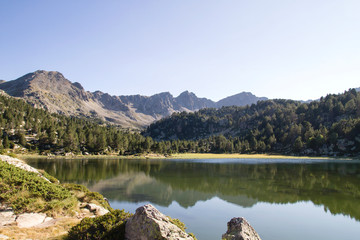 Fototapeta na wymiar Pessons lake in summer season