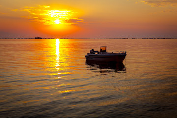 Fototapeta premium Scenic view of beautiful sunrise in the morning time over the sea