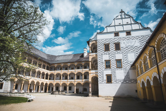 Velk&eacute; Losiny Castle