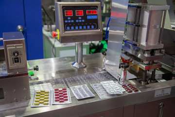 Capsule blister packing machine in pharmaceutical industrial