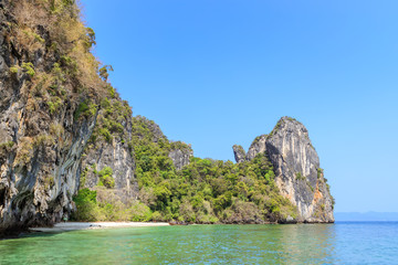 Naklejka premium Beach near lagoon bay at Koh Hong Island, Andaman sea at Krabi, Thailand