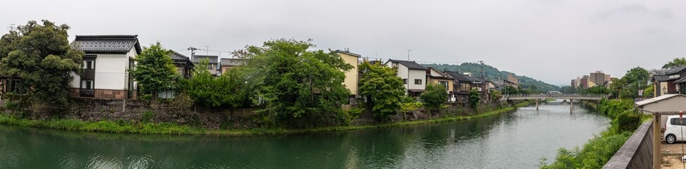 Fototapeta na wymiar 金沢浅野川のリバーサイドビュー
