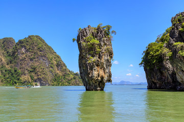 Fototapeta premium Amazing and beautiful Tapu or James Bond Island, the most famous tourist destination in Phang-Nga Bay, near Phuket, Thailand