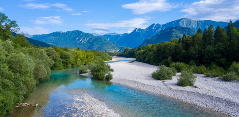 rivière de la Soca en Slovénie, vue aérienne