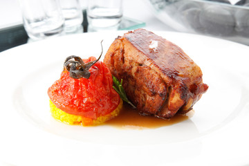 Cordero  con tomate asado. Lamb with roasted tomato.