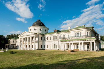 Fototapeta na wymiar Palace in Kachanivka (Kachanovka) national nature reserve, Chernihiv region, Ukraine