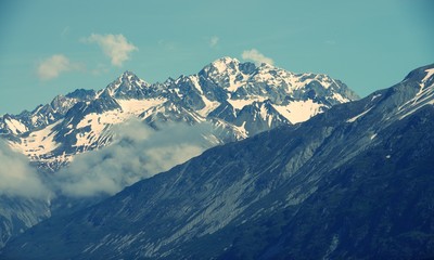 Obraz premium Close up on snowy mountain in Alaska glacier bay national park and preserve. 