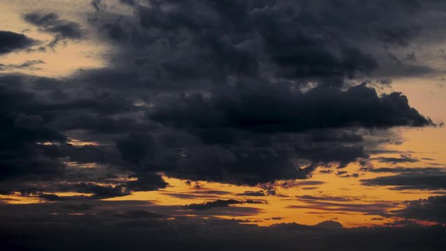  Beautiful sunset time lapse, dark sky with clouds