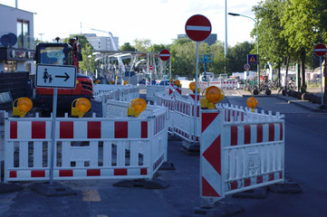 Baustellen Schilderwald auf der Straße in Leverkusen