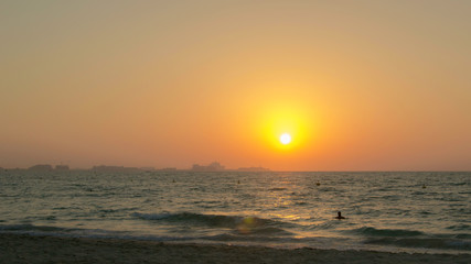 Fototapeta na wymiar The sun sets over the horizon on the beach, Time lapse 4k