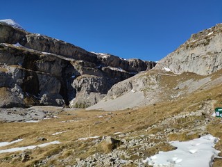 Fototapeta na wymiar Monte Nieve Árbol Roca Cordillera escalada