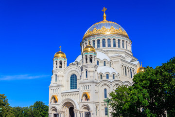 Fototapeta na wymiar Orthodox naval cathedral of St. Nicholas in Kronstadt, Russia