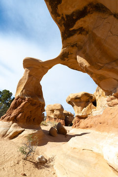 Metate Arch in Devil's Garden in Grand Staircase-Escalante National Monument, Utah, USA