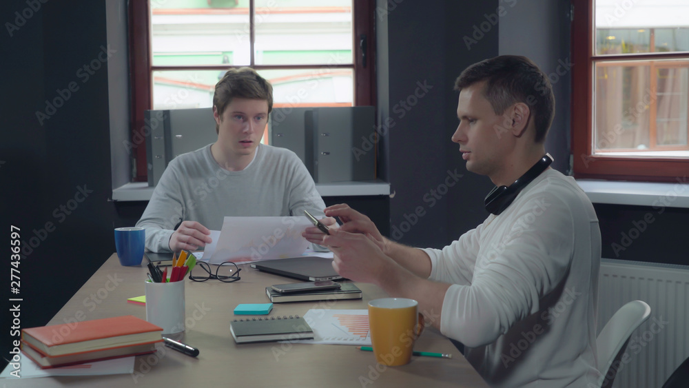 Aufkleber professional businessman discussing with colleagues new project in the modern contemporary office.ha