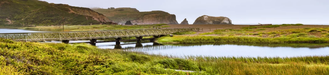 Fototapeten Naturpark Rodeo Lagoon on the Pacific Ocean coastline, on a cloudy day, Marin Headlands, Marin County, California  © Sundry Photography
