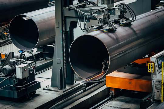 Steel pipe internal seam welding by longitudinal tack welding machine