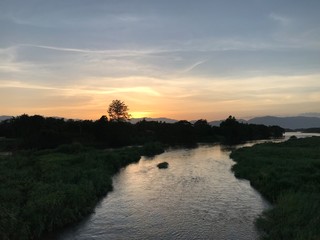 ตะวันตกดินที่สะพานมิตรภาพสามตำบล