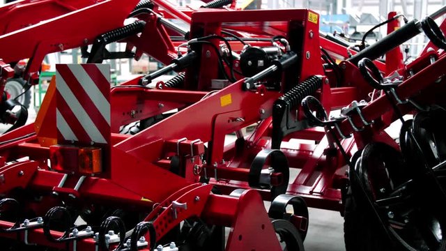 Agrocultural cultivator continuous with folding wings. Production mechanism