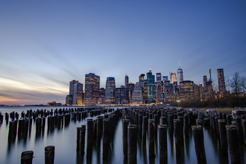 Fototapeta premium Nocny widok Manhattanu od strony Dumbo