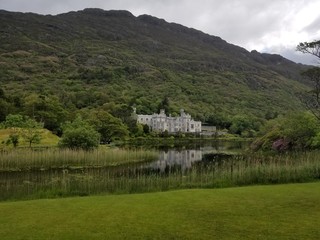 Fototapeta na wymiar Ireland castle reflection