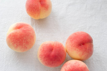 新鮮な桃の果実