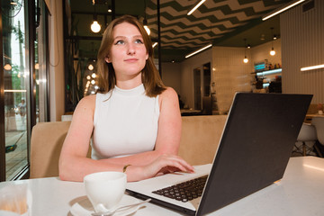 Fototapeta premium girl works at the laptop