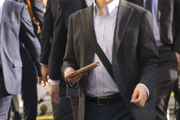 東京　通勤イメージ　ビジネスマン　クローズアップ