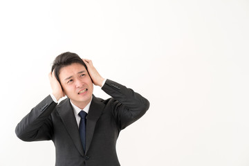 悩むビジネスマン