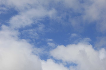 Fototapeta na wymiar さわやかな青空と白い雲