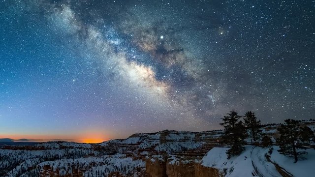4K Panning Timelapse of Mliky way over the Alps Mountain, Dolomites, Italy