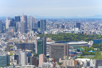 Fototapeta na wymiar 東京風景　2019　春　新緑　青空　六本木から望む新国立競技場方面