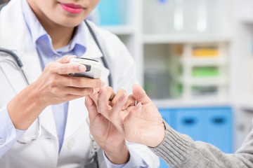 Doctor do blood sugar test