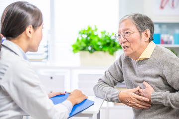 Fototapeta premium Old man see the female doctor