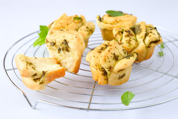 Zupf-Muffins mit Kräutern