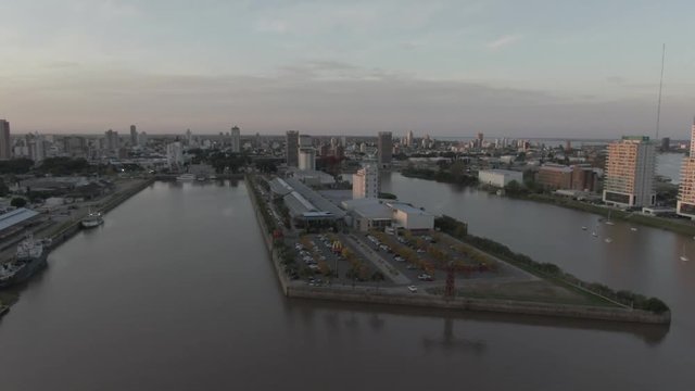 Toma a&eacute;rea del shopping La Rivera en Santa Fe