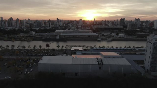 Toma a&eacute;rea del shopping La Rivera en Santa Fe