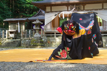 上野の獅子舞　剣の舞（和歌山県指定　無形民俗文化財　富里　春日神社）　