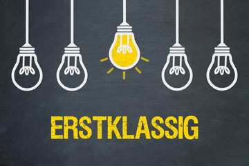 Erstklasig / Tafel mit Glühbirnen